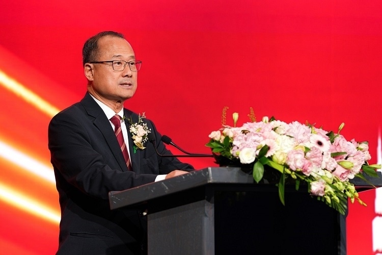 第十四屆全國(guó)政協(xié)常委、香港中華總商會(huì)會(huì)長(zhǎng)蔡冠深致辭。阿聯(lián)酋中華工商總會(huì)供圖