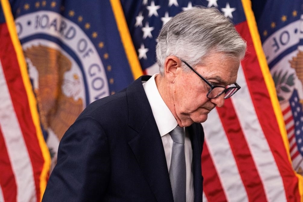 11月1日，美國(guó)聯(lián)邦儲(chǔ)備委員會(huì)主席鮑威爾在華盛頓出席記者會(huì)。新華社發(fā)（亞倫攝）