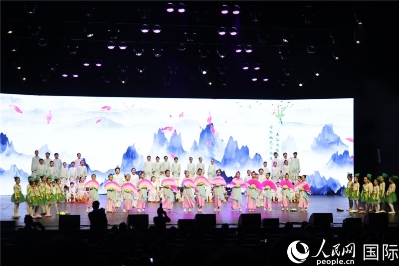 《四季詩(shī)韻》童聲詩(shī)朗誦表演。人民網(wǎng)記者 任皓宇攝