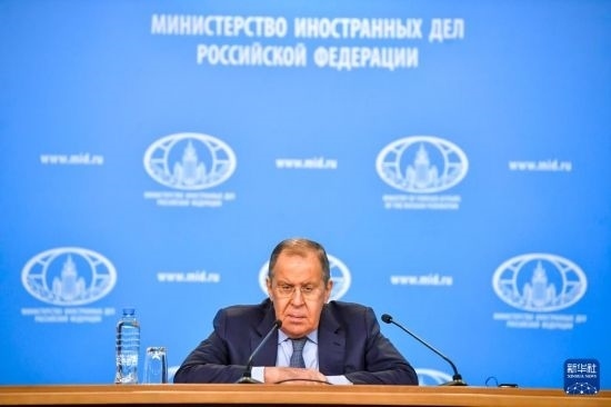 1月18日，在俄羅斯首都莫斯科，俄羅斯外長(zhǎng)拉夫羅夫回答記者提問。新華社發(fā)（亞歷山大攝）