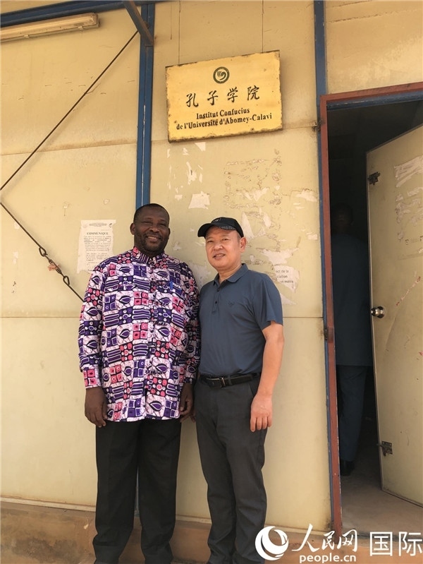 中方院長趙華修和貝方院長于連合影。人民網(wǎng)記者 黃培昭攝