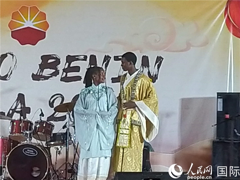 孔子學(xué)院的中國時(shí)裝秀表演。人民網(wǎng)記者 黃培昭攝