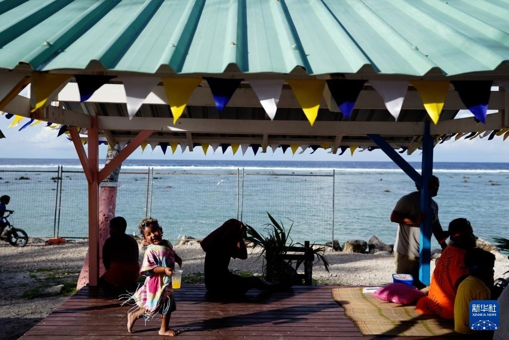 1月20日，當?shù)厝嗽阼斠惶幒┬蓍e娛樂。新華社記者 王申 攝