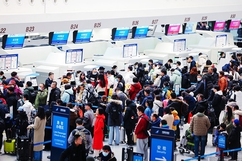 2024年春運(yùn)首日，大興機(jī)場(chǎng)預(yù)計(jì)保障進(jìn)出港旅客13.59萬(wàn)人次。大興機(jī)場(chǎng)供圖