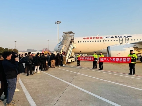 2024春運(yùn)第一天，東航4架C919大飛機(jī)全部投入商業(yè)運(yùn)營(yíng)。東航供圖