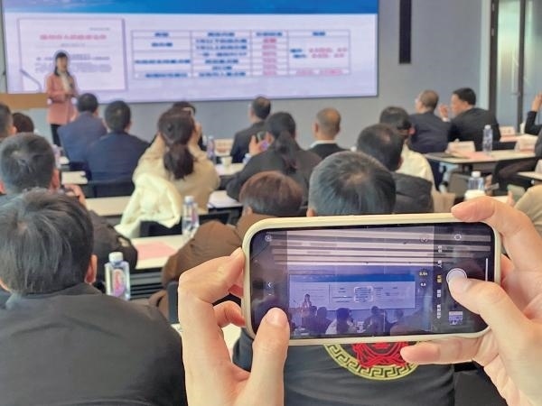 1月2日，“百團(tuán)千企出海拓市場增訂單”行動啟動。蔣文廣 攝