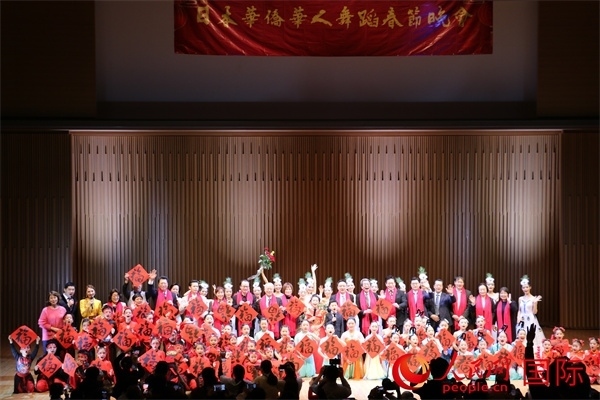 演職人員與嘉賓合影。人民網(wǎng) 許可攝