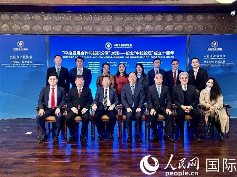 與會嘉賓合影留念。人民網(wǎng)記者 周雨攝