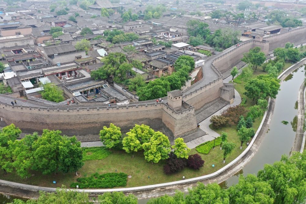 平遙古城一角（2023年5月30日攝，無(wú)人機(jī)照片）。新華社記者 詹彥 攝