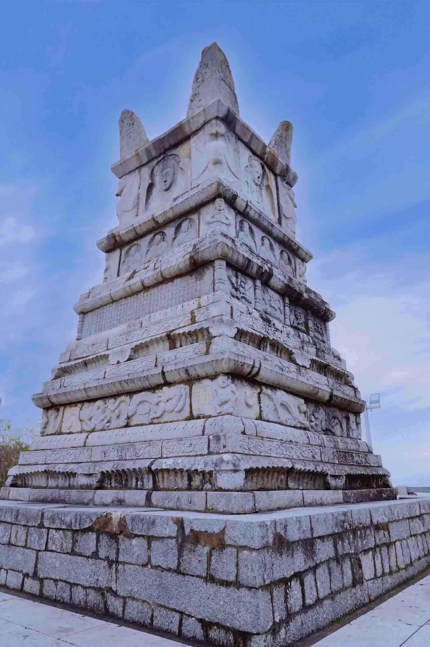 萬(wàn)壽塔。 陳芝 攝