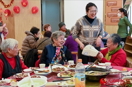 活動準(zhǔn)備了抽獎環(huán)節(jié)。人民網(wǎng)記者 葉賓得攝