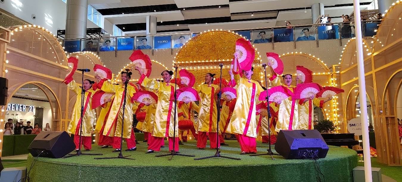 開幕式上活力四射的文藝節(jié)目引得觀眾陣陣喝彩。紅溪禮示大學(xué)孔子學(xué)院 供圖