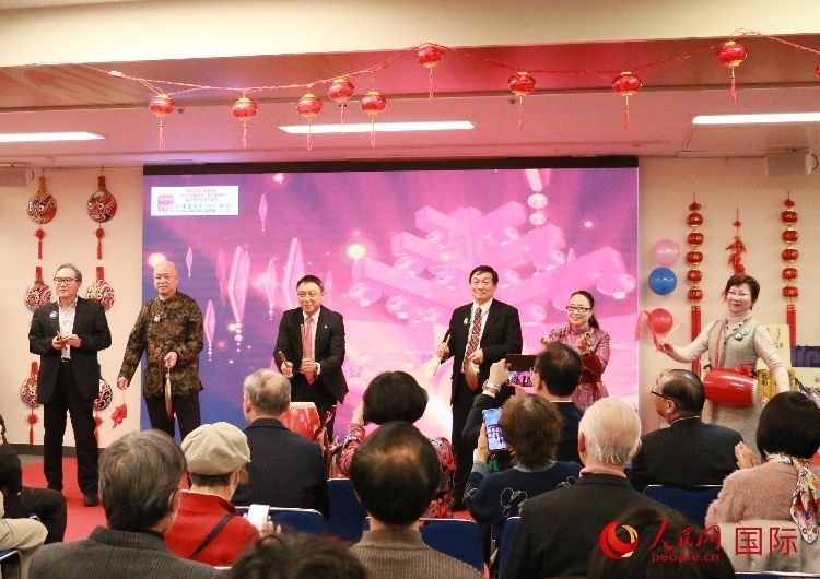 打擊樂合奏《春節(jié)序曲》。人民網(wǎng) 許可攝