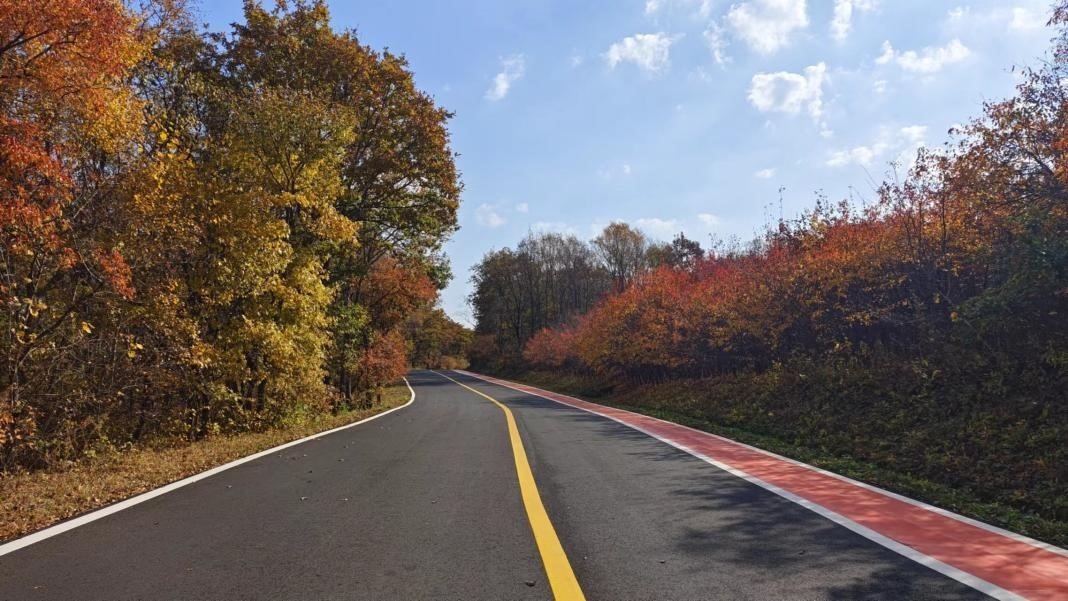 九臺區(qū)圍繞紅色文化、冰雪資源、特色民宿，進一步完善道路功能。九臺區(qū)委宣傳部供圖