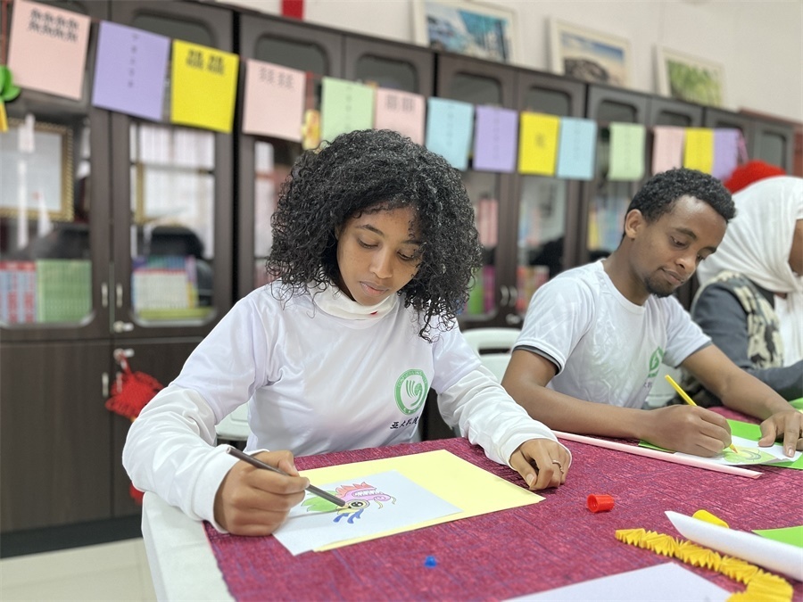 亞的斯亞貝巴大學(xué)孔子學(xué)院“網(wǎng)絡(luò)中國節(jié)·元宵”主題文化體驗(yàn)活動(dòng)現(xiàn)場。亞的斯亞貝巴大學(xué)孔子學(xué)院供圖