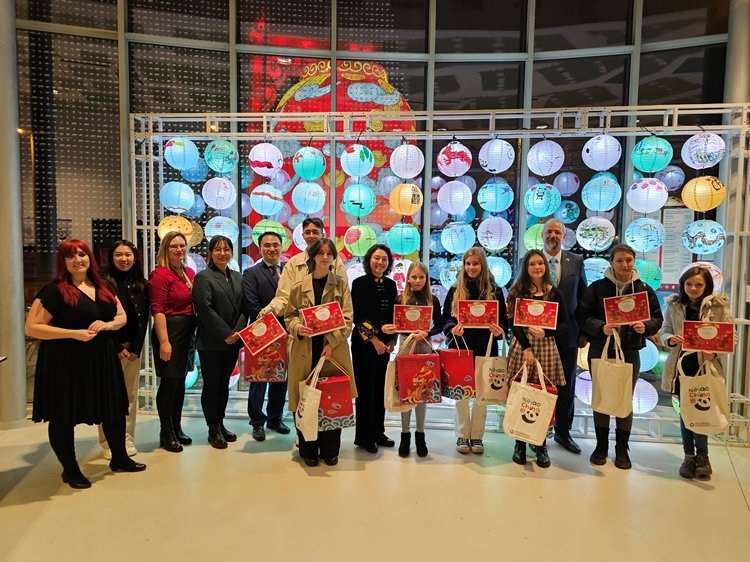 獲獎(jiǎng)學(xué)生合影。翟朝暉攝