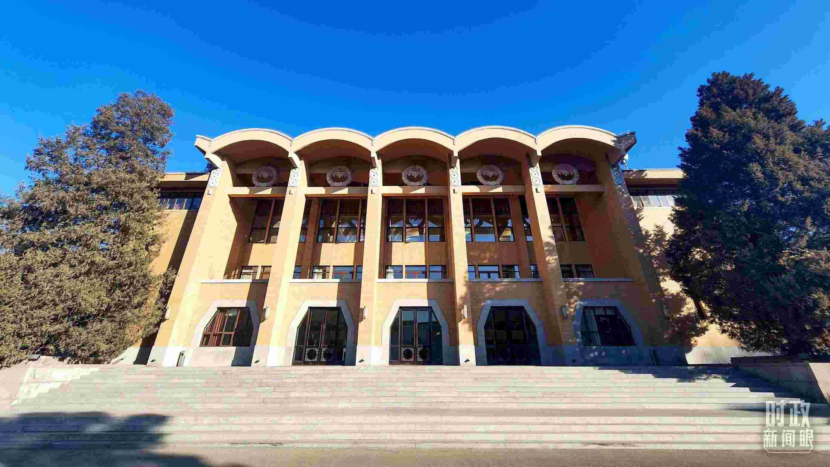 △2024年春季學期中央黨校（國家行政學院）中青年干部培訓班3月1日上午在中央黨校開班。（總臺央視記者劉琦拍攝）