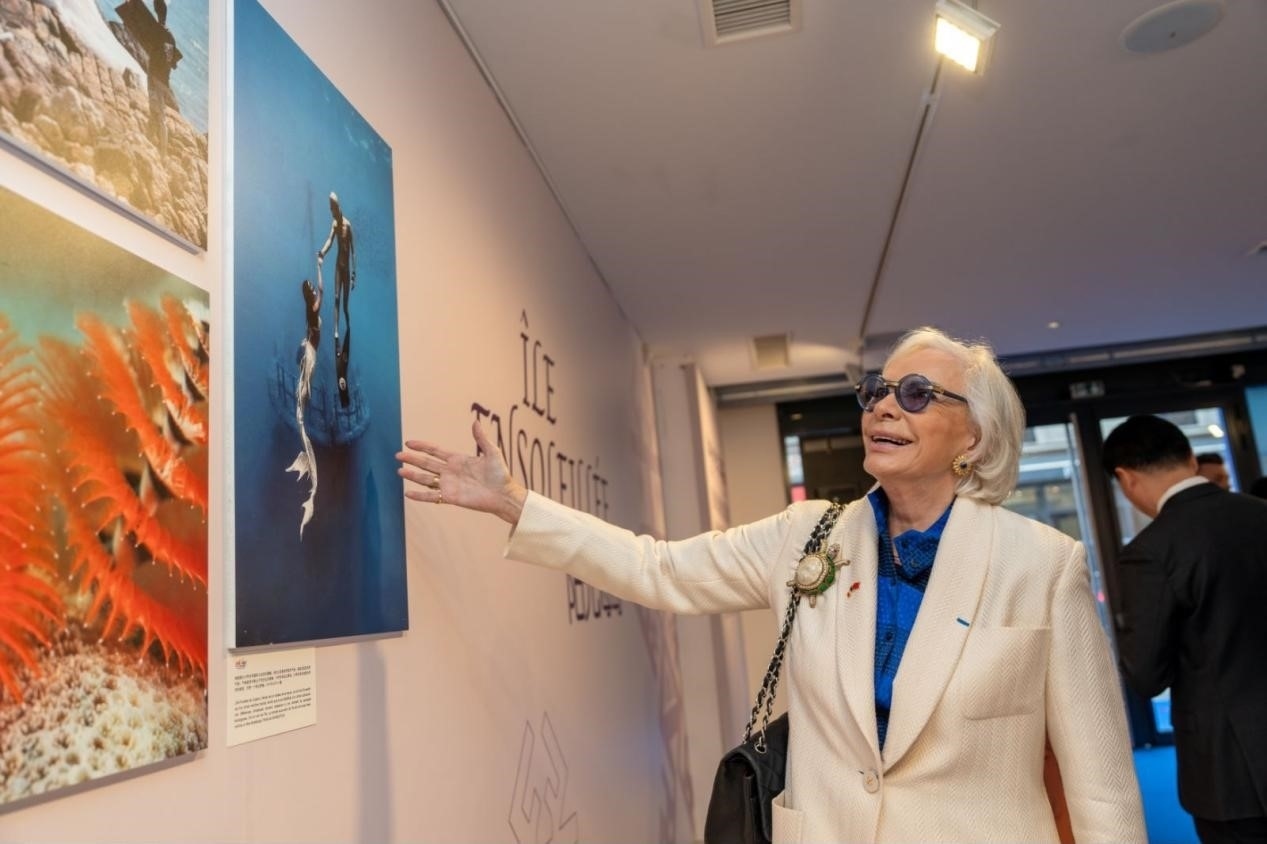 世界旅游組織特別顧問瑪麗-皮埃爾·布歇-奧利耶觀看活動現場圖片展覽?；顒又鬓k方供圖