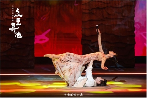 《眾里尋他》劇照。中國煤礦文工團供圖