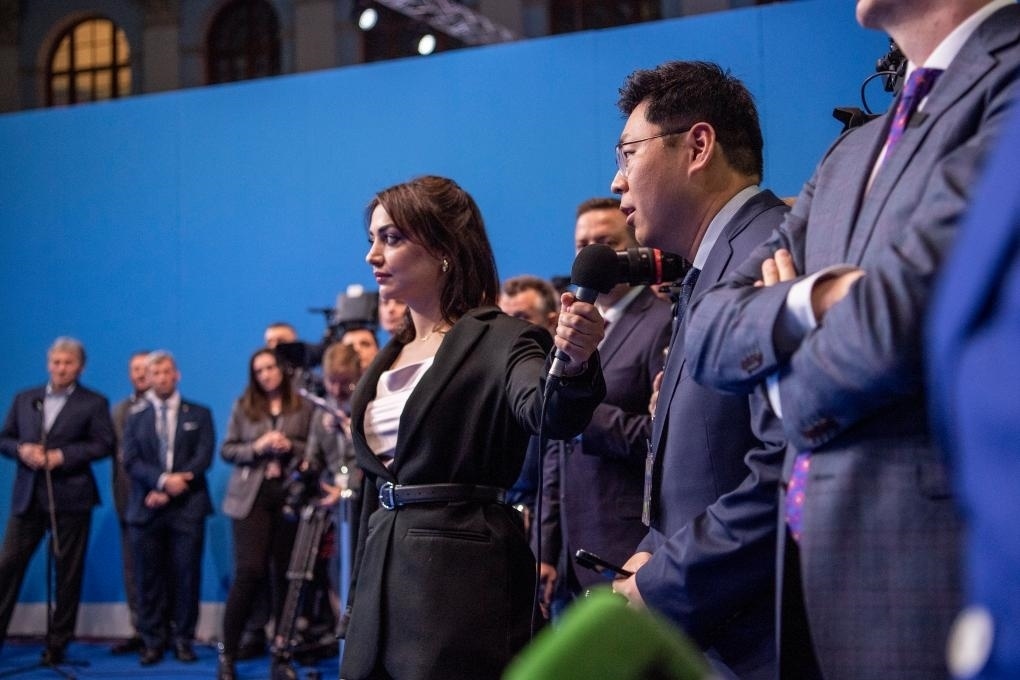 3月18日，在俄羅斯首都莫斯科，新華社記者向俄總統(tǒng)普京提問。新華社記者曹陽攝