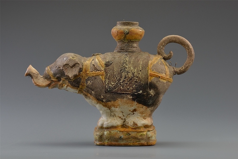 一號(hào)沉船出水的三彩象形持壺。中國(guó)文物報(bào)社供圖