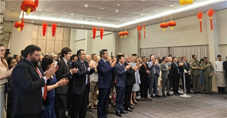 當(dāng)?shù)貢r(shí)間3月27日，中國(guó)駐累西腓新任總領(lǐng)事蘭和平舉行到任招待會(huì)。圖為招待會(huì)現(xiàn)場(chǎng)。中國(guó)駐累西腓總領(lǐng)事館供圖