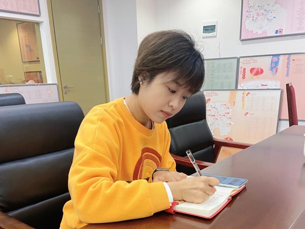 武麗潔在工作中。新華社發(fā)