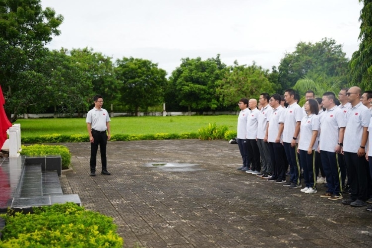 醫(yī)療隊(duì)隊(duì)長致詞。中國援桑醫(yī)療隊(duì)供圖