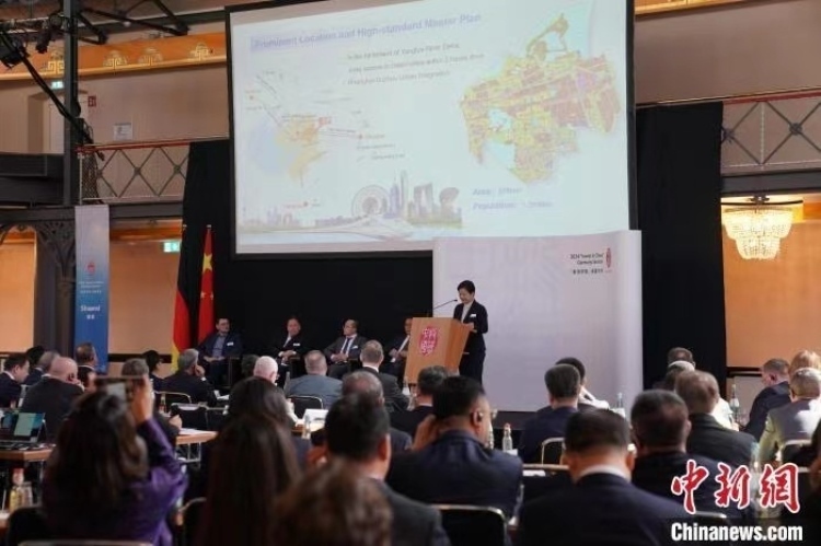 當(dāng)?shù)貢r(shí)間4月5日，由中國(guó)商務(wù)部主辦的“投資中國(guó)”德國(guó)專場(chǎng)推介活動(dòng)在斯圖加特市舉行。中新社記者 馬秀秀 攝