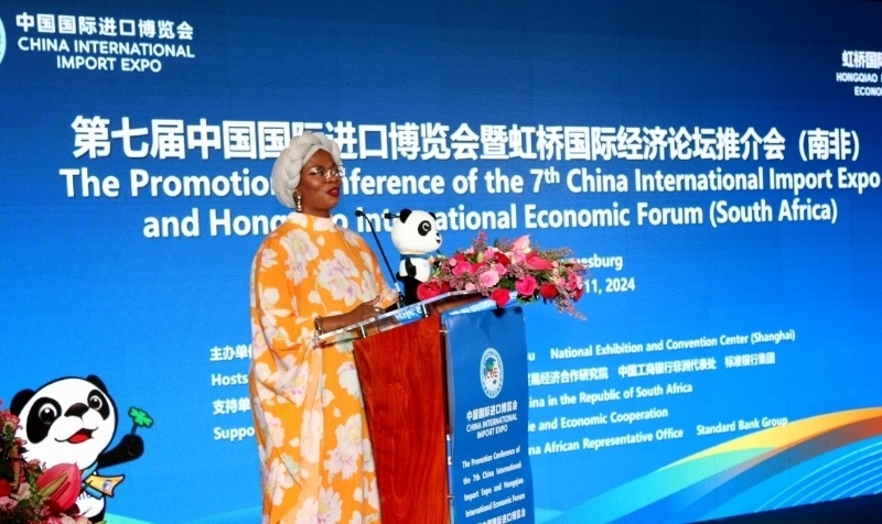 南非貿(mào)易、工業(yè)和競(jìng)爭(zhēng)部出口促進(jìn)司副總司長(zhǎng)馬塔博格致辭。（圖片來(lái)源：中國(guó)國(guó)際進(jìn)口博覽會(huì)官微）