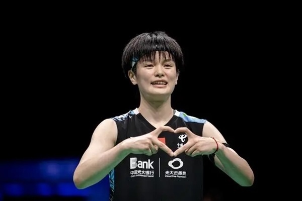 4月14日，王祉怡在奪冠后慶祝。新華社記者 江漢攝