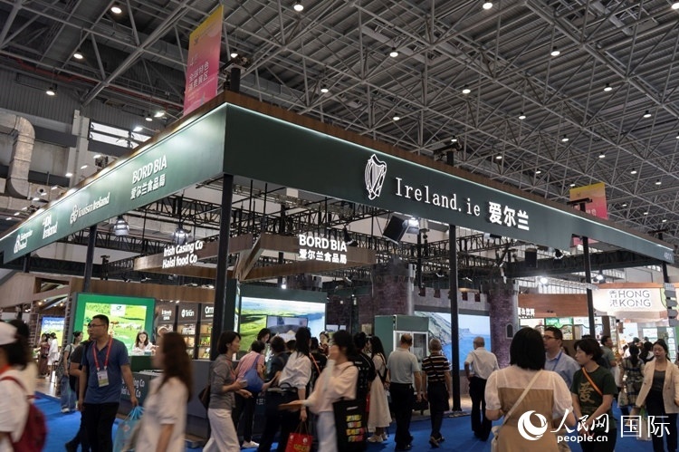 第四屆中國國際消費品博覽會愛爾蘭國家館。人民網(wǎng) 常沙攝