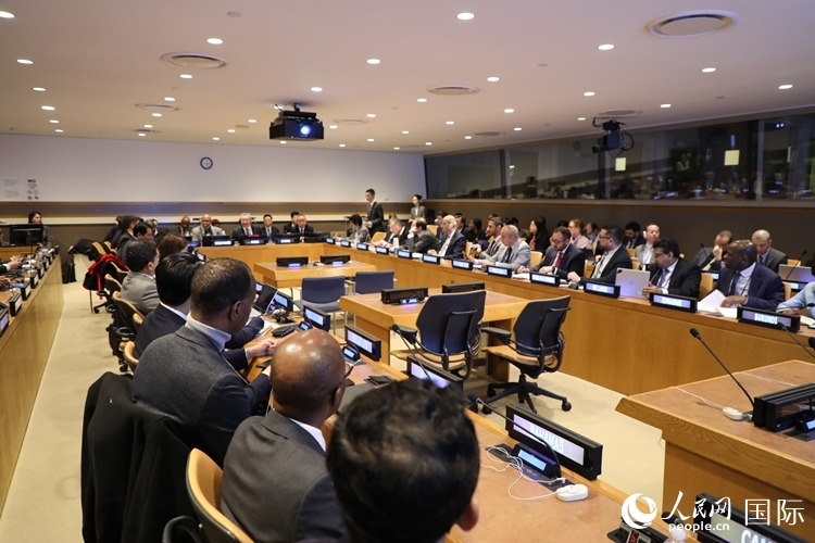 40多國常駐代表、副代表以及聯(lián)合國工發(fā)組織、糧農(nóng)組織、區(qū)域經(jīng)委會、南南合作辦公室等聯(lián)合國機構(gòu)官員等100多人參加全球發(fā)展倡議之友小組高級別會議。 人民網(wǎng)記者 李志偉攝