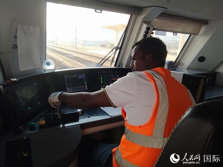 火車司機(jī)索博卡。人民網(wǎng)記者 黃培昭攝
