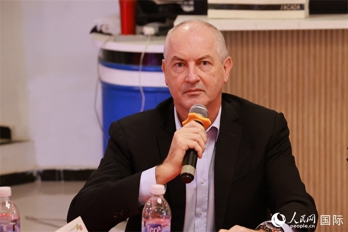巴西里約大都會研究所執(zhí)行官西奧·舒克在座談會上致辭。人民網記者 陳海琪攝
