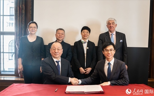 活動(dòng)簽約現(xiàn)場(chǎng)。實(shí)習(xí)生 劉船攝