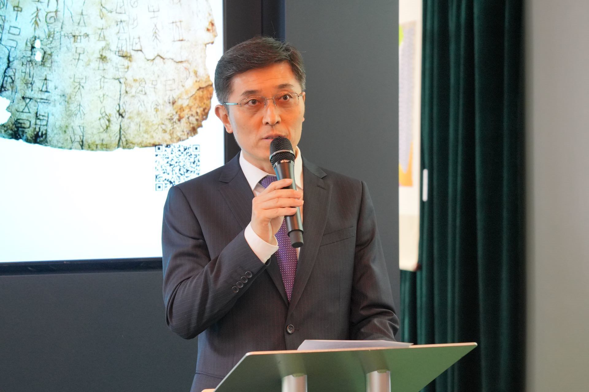 中國(guó)駐英國(guó)使館公使楊曉光致辭。主辦方供圖