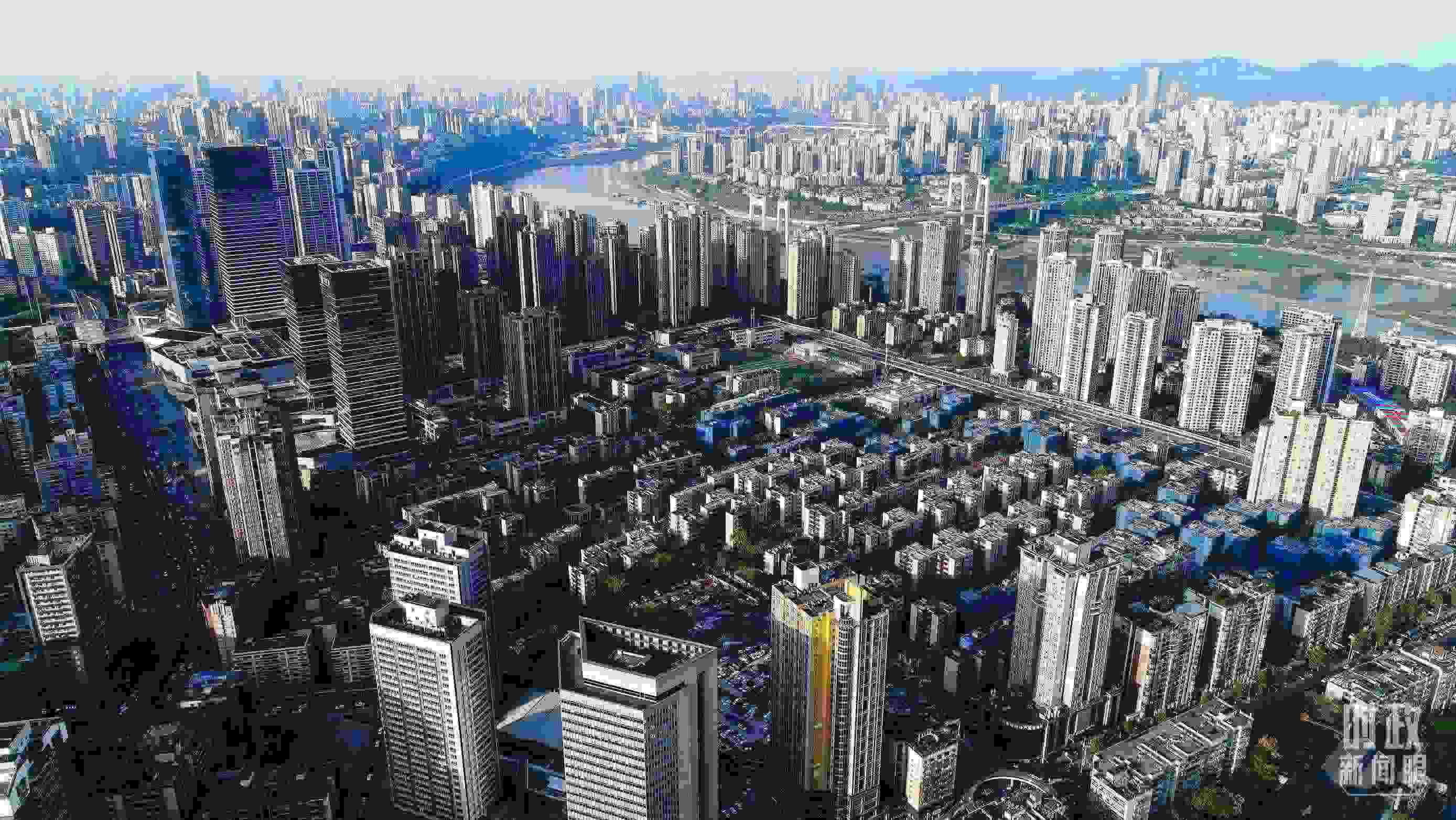 △俯瞰謝家灣街道民主村社區(qū)。（總臺(tái)記者謝鵬拍攝）