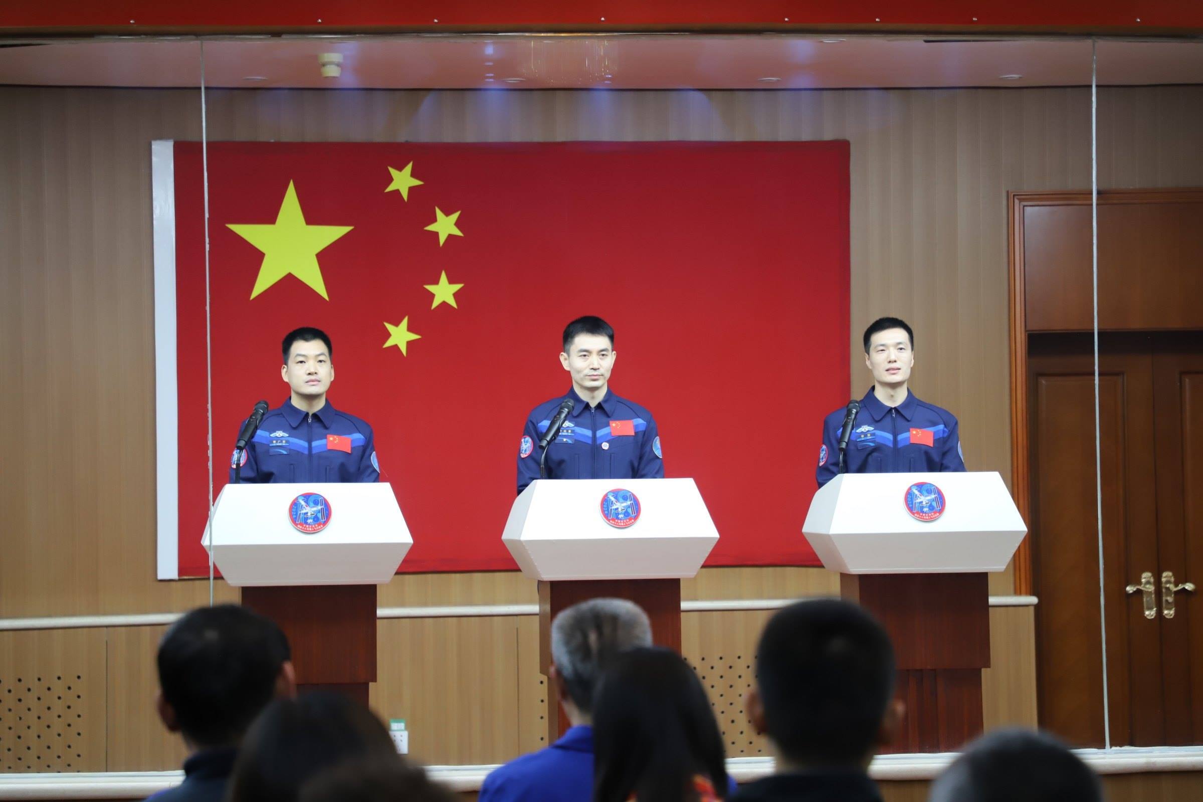 神舟十八號(hào)航天員與中外媒體記者集體見(jiàn)面。人民網(wǎng)記者 黃帆攝