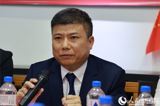 浙江省蘭溪市市委常委柳衛(wèi)東在座談會(huì)上致辭。人民網(wǎng)記者 陳海琪攝