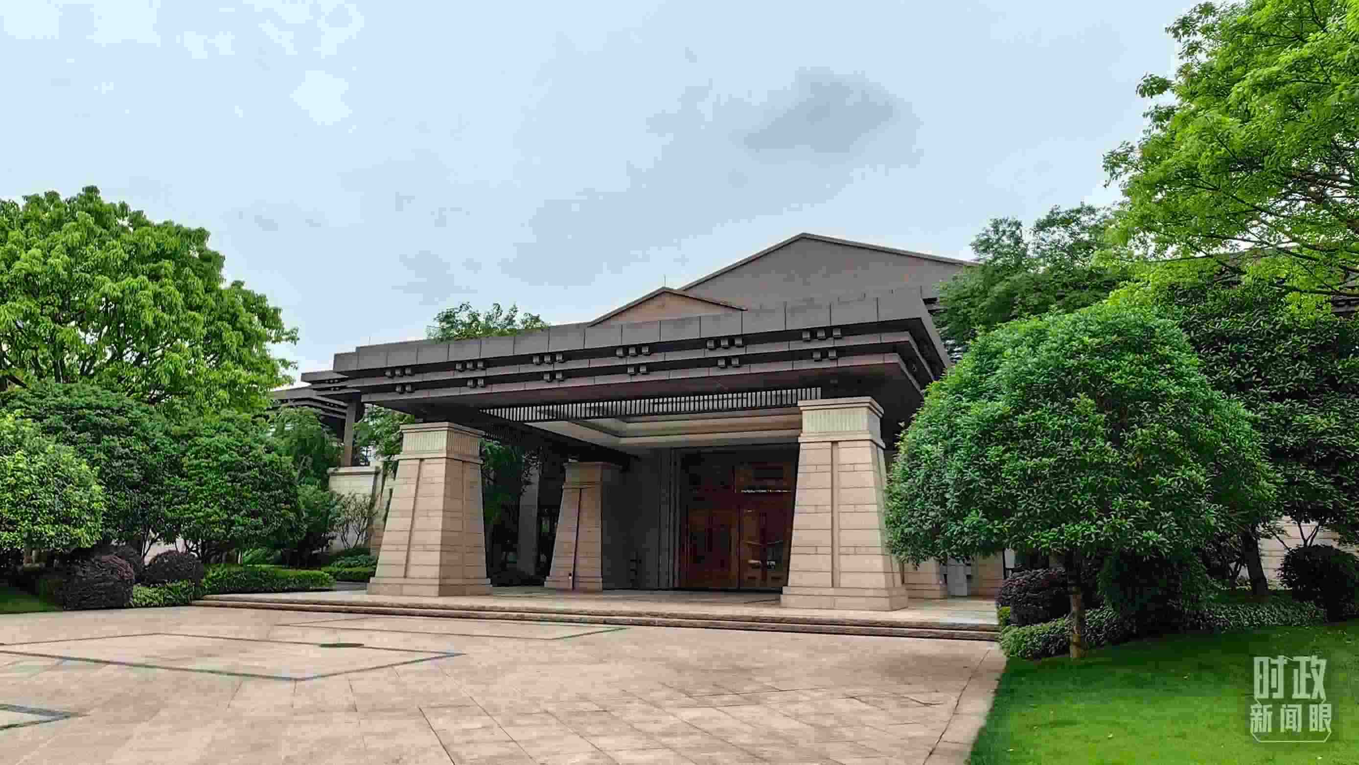 △重慶市渝州賓館，新時代推動西部大開發(fā)座談會在這里召開。（總臺央視記者段德文拍攝）