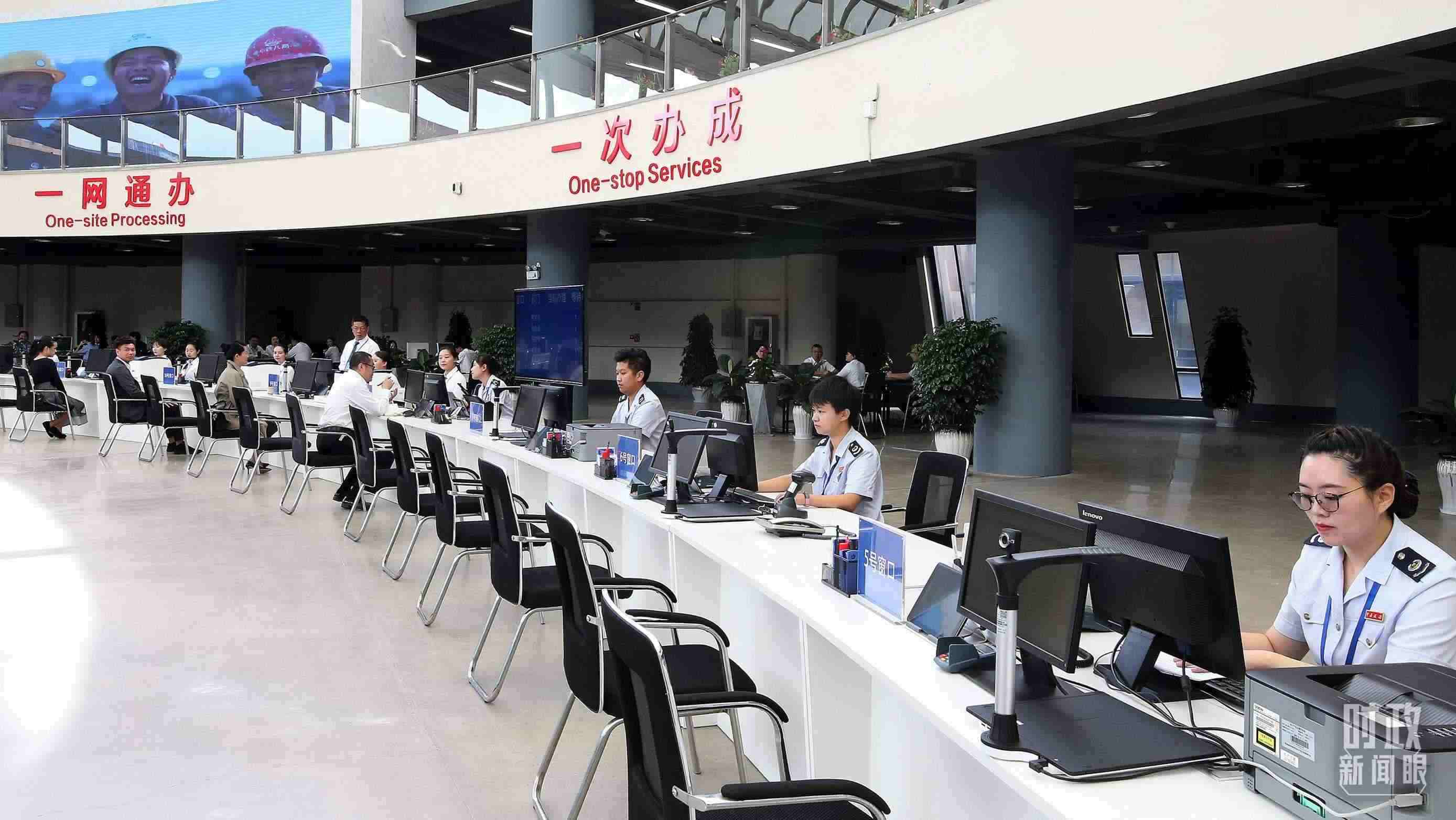 △中國（云南）自由貿(mào)易試驗區(qū)昆明片區(qū)綜合服務(wù)中心。（圖/視覺中國）