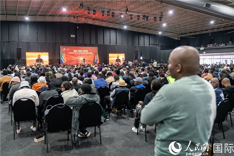 2024年中資企業(yè)招聘大會現(xiàn)場。 人民網 希拉茲攝