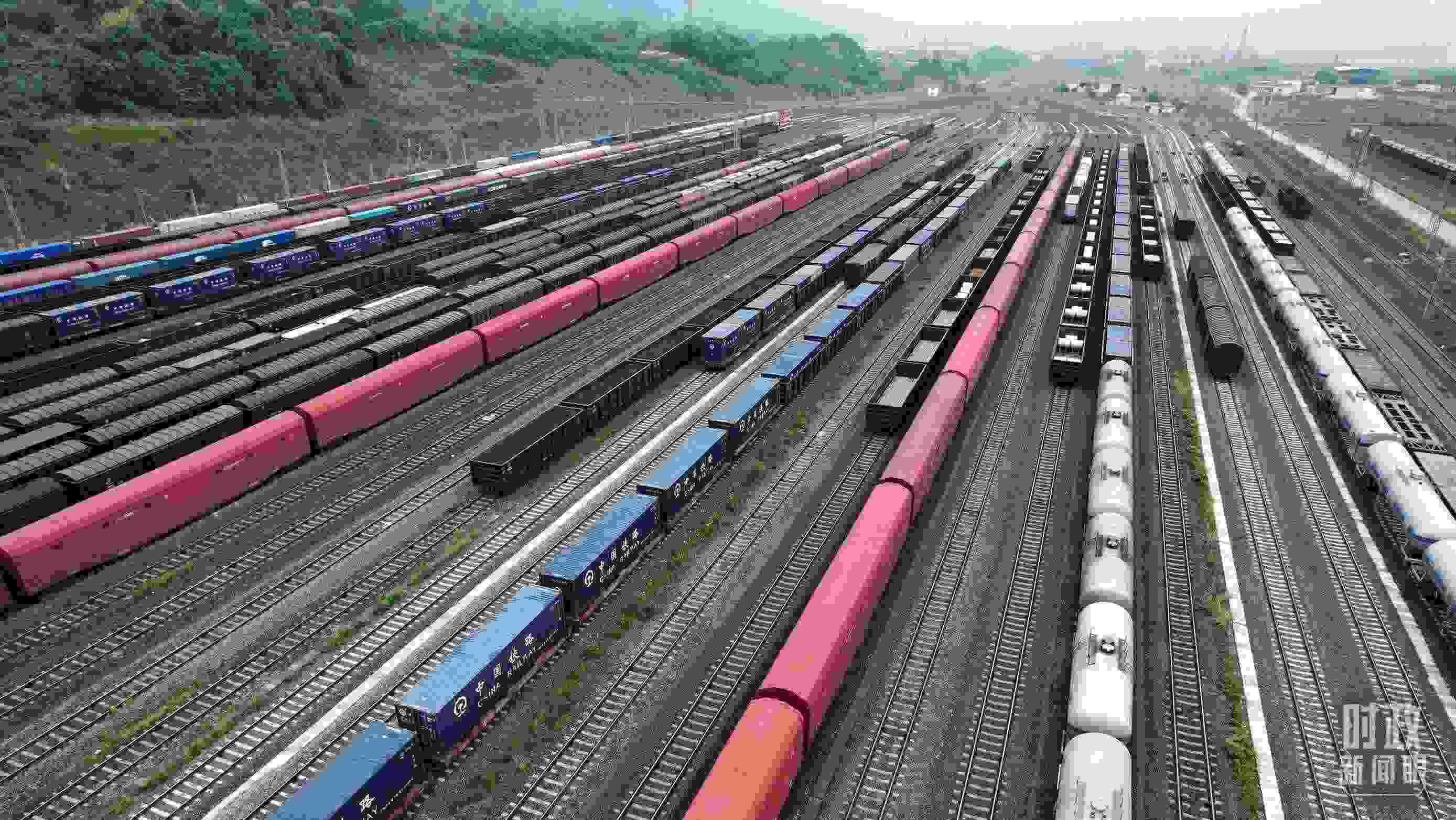 △重慶國際物流樞紐園區(qū)。（總臺央視記者范凱拍攝）