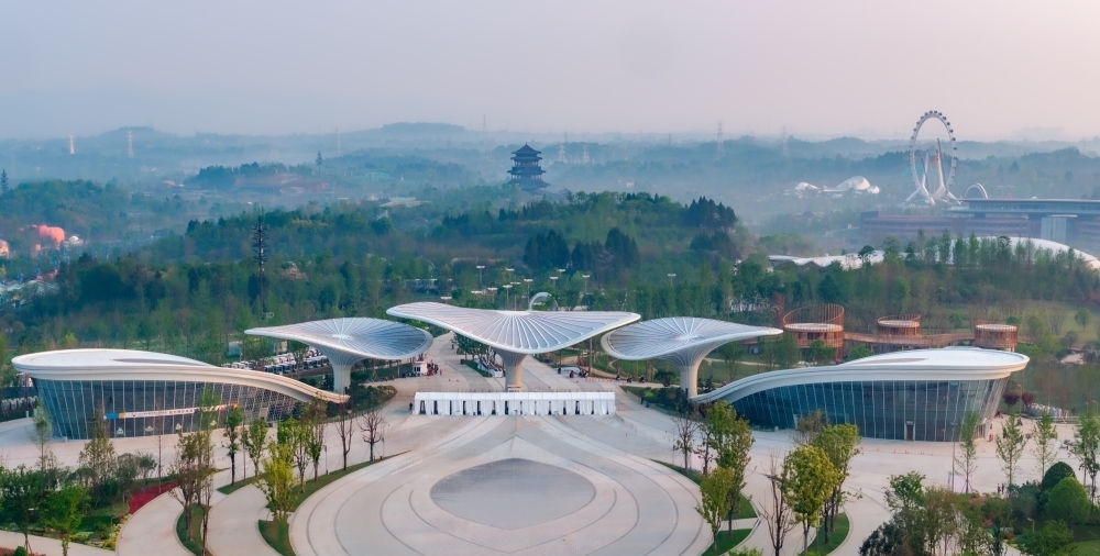 這是成都世園會(huì)主會(huì)場入口（無人機(jī)照片，2024年4月14日攝）。新華社記者 江宏景 攝