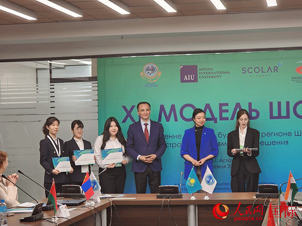 中國代表榮獲“最佳代表”獎。人民網(wǎng)記者 李強攝