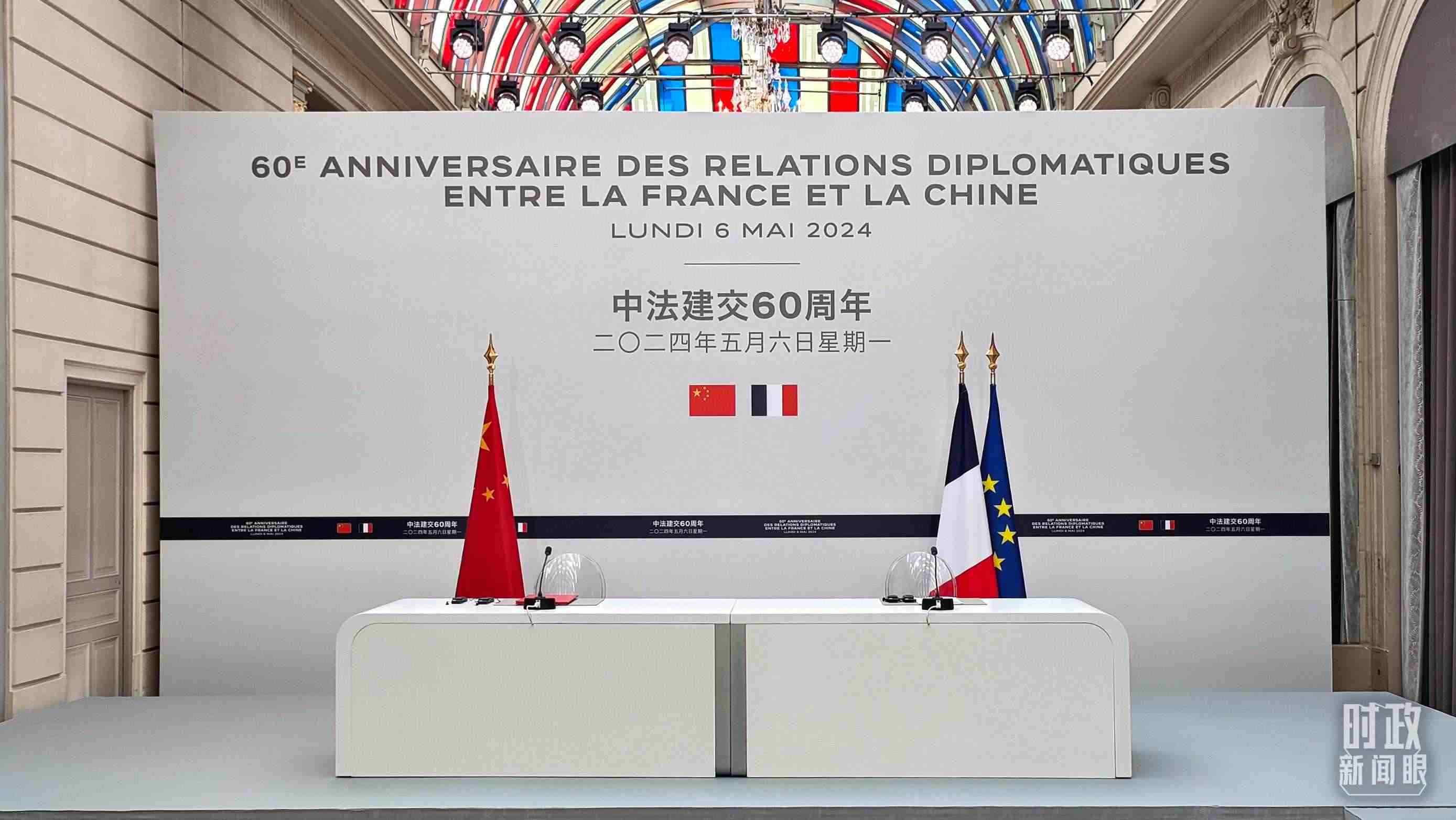 △習(xí)主席在巴黎愛(ài)麗舍宮同馬克龍總統(tǒng)會(huì)談后共同會(huì)見(jiàn)記者，這是會(huì)見(jiàn)開(kāi)始前的現(xiàn)場(chǎng)。（總臺(tái)央廣記者劉會(huì)民拍攝）