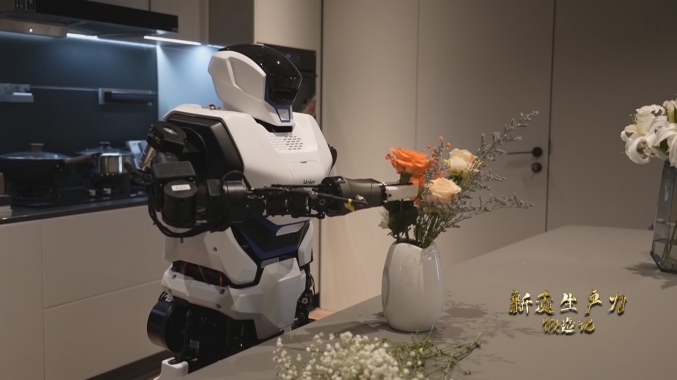 人形機(jī)器人插花。