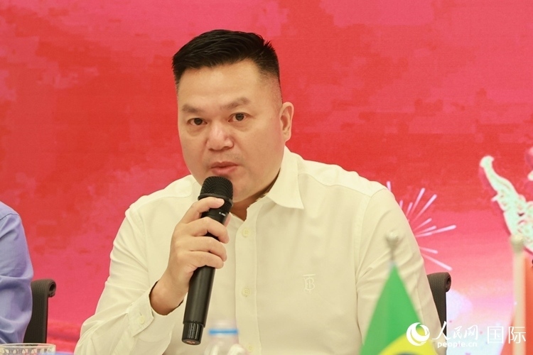 巴西和統(tǒng)會會長張小春在座談會上致辭。人民網(wǎng)記者 陳海琪攝