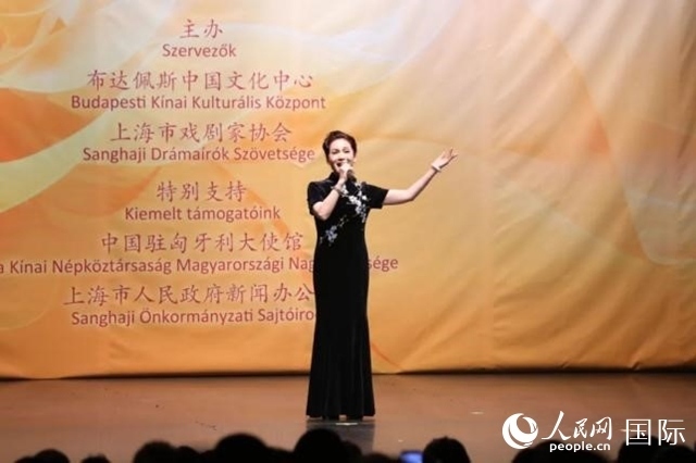 “玉蘭花開(kāi)·魅力上?！弊哌M(jìn)布達(dá)佩斯。葉辰亮攝